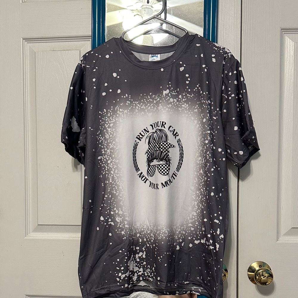 NWT Hogg Outfitters Graphic Tee with Car Design. Size XL.